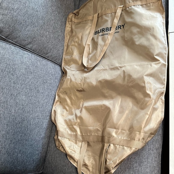 Burberry diamond quilted jacket - size small. Black - Picture 5 of 11